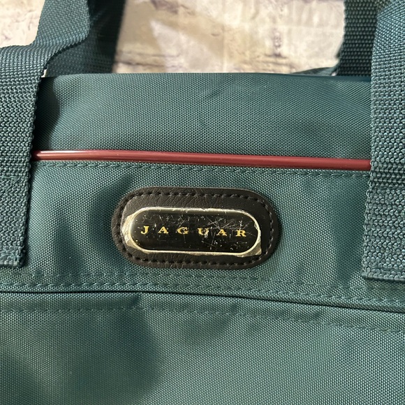 VINTAGE JAQUAR GREEN AND BLACK CARRY ON BAG HAS WHEELS AND VERY SPACIOUS - Picture 5 of 11